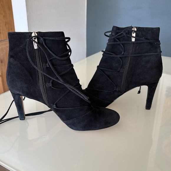 Vince Camuto ankle laced booties black size 8.5 - Picture 2 of 4